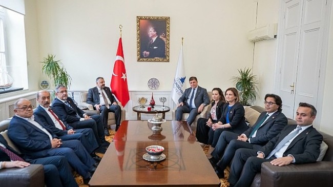 CHP Ege Bölgesi İl Başkanlarından Başkan Tugay’a tebrik ziyareti  Başkan Tugay: “Bizler Cumhuriyet’i kuran partinin mirasçılarıyız”