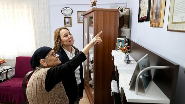 Konak Belediye Başkanı Nilüfer Çınarlı Mutlu’dan Anneler Günü’nde şehit annesine anlamlı ziyaret