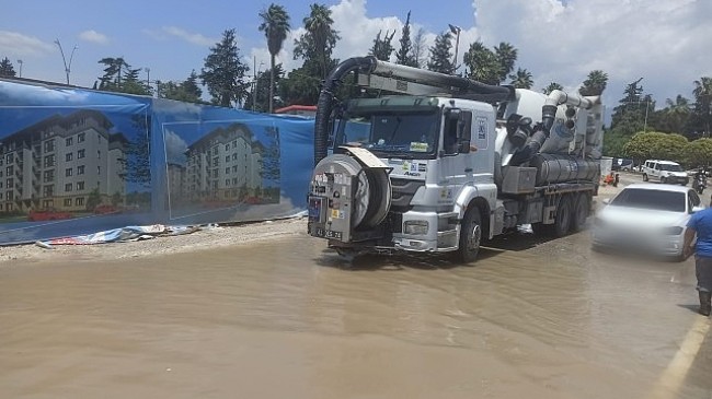 Konya Büyükşehir Ekipleri Hatay’da Sel ve Su Baskınlarına Müdahale Ediyor