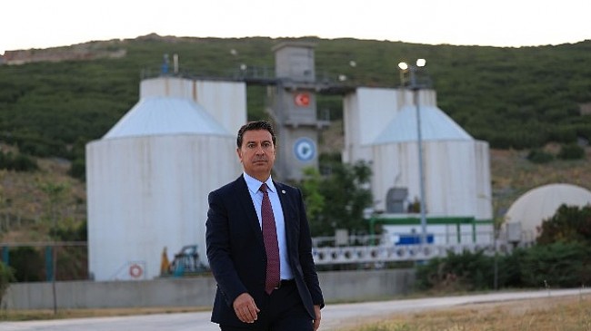 Muğla Büyükşehir Belediye Başkanı Ahmet Aras, Menteşe’de yeşil alan sulamalarında kullanılan suyun yüzde 90’ının elde edildiği İleri Biyolojik Arıtma Tesisinde incelemelerde bulundu