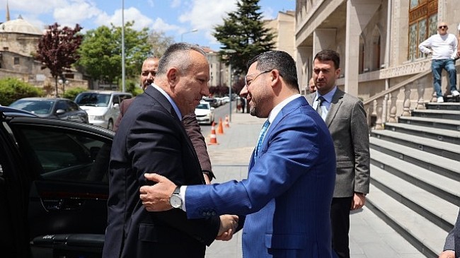 Nevşehir Valisi Ali Fidan, 31 Mart günü gerçekleştirilen Mahalli İdareler Genel Seçimlerinde Nevşehir Belediye Başkanlığı görevine seçilen Rasim Arı’ya hayırlı olsun ziyaretinde bulundu