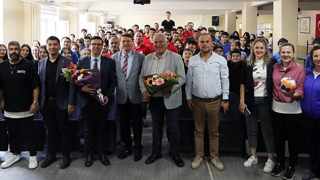 Nilüfer Belediyespor Hentbol Takımı öğrencilerle buluştu