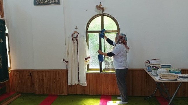 Kurban Bayramı öncesi camilerde temizlik