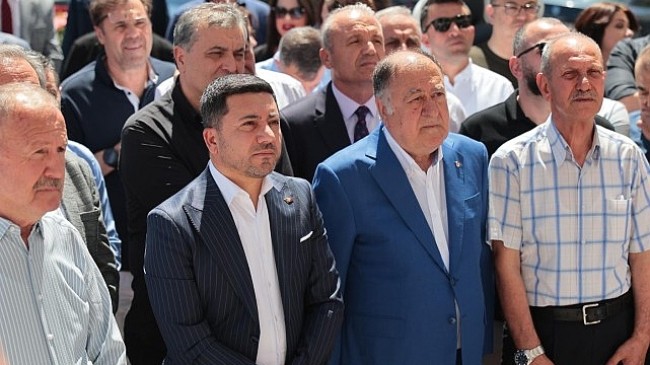 Nevşehir Belediye Başkanı Rasim Arı, esnaf ziyaretlerinde bulunarak işyeri açılışına katıldı