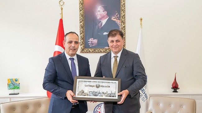 Başkan Tugay “kardeş kent” Lefkoşa Belediye Başkanı Harmancı’yı ağırladı