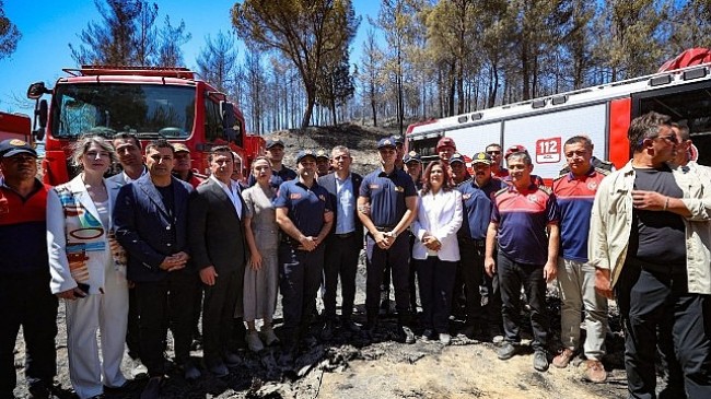 CHP Genel Başkanı Özgür Özel Selçuk’ta yanan ormanlık alanı inceledi