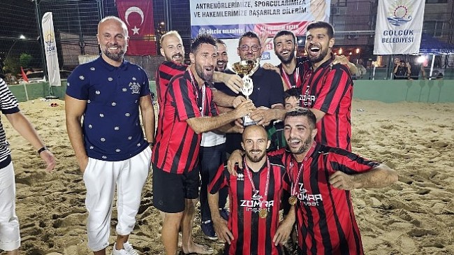 Gölcük Belediyesi tarafından düzenlenen geleneksel Kum Futbol Turnuvası, heyecan dolu final müsabakalarının ardından şampiyon Azat İnşaat oldu