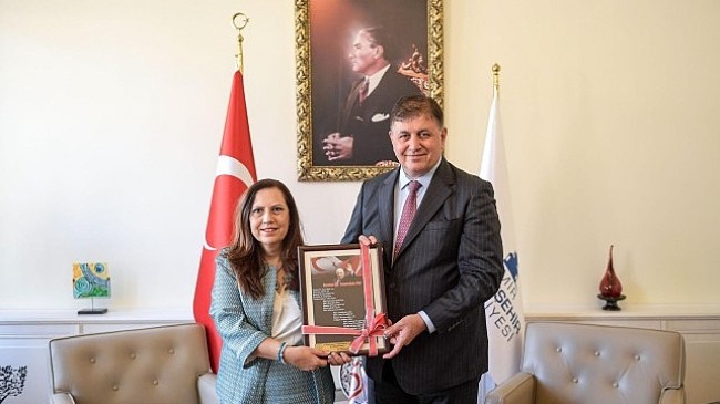 KKTC İzmir Başkonsolosu İnanıroğlu’ndan Başkan Tugay’a ziyaret