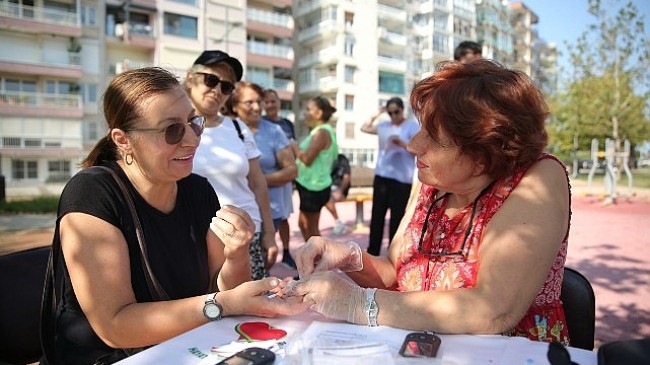 Konak’ın parklarında sağlık var: Önce spor sonra tarama