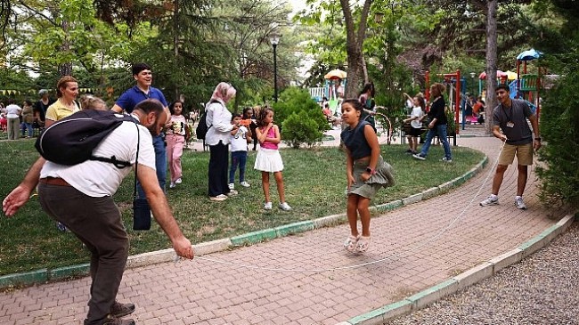 Metin Oktay Parkı’nda Eski Sokak Oyunları