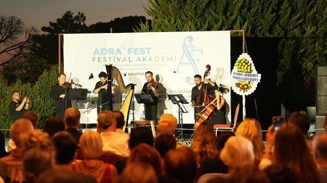 Bu yıl 2.’si düzenlenen Uluslararası ADRA’FEST’te açılış konseri, bugün saat 20.30’da Burhaniye Ören’deki Adramytteion Kazı Evi’nde gerçekleşti