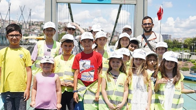 İBB tarafından hayata geçirilen “Küçük Rehberler İstanbul’u Keşfediyor” projesiyle çocuklar şehrin tadını çıkartıyor