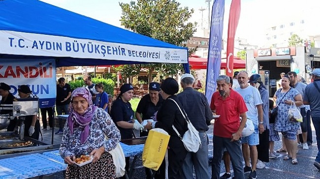 Aydın Büyükşehir Belediyesi, bu gece kutlanacak olan Mevlid Kandili nedeniyle Aydın’ın çeşitli noktalarında bulunan camilerde lokma hayrı gerçekleştirdi