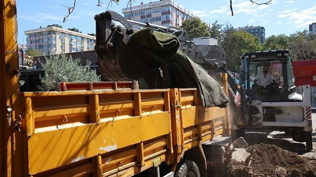 Bakırköy Belediyesi’nin kaldırım işgallerine karşı denetimi devam ediyor.