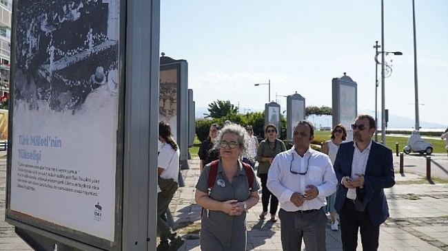 “İzmir’in Kurtuluş Bayramı” sergisinde gurur dolu anlar