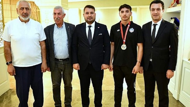 Kahramankazan Belediyespor Halter Takımı sporcusu Berat Ergün, Yıldızlar Türkiye Halter Şampiyonası’nda altın madalya kazandı