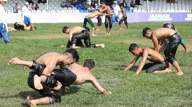 Yağlı güreşin büyük başpehlivanları Ulugazi Er Meydanı’na çıkıyor