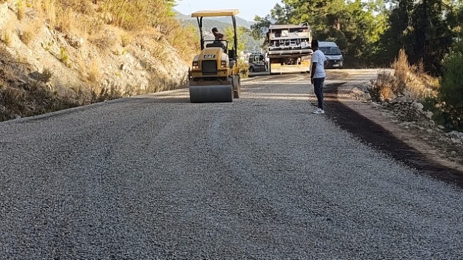 Alanya’da Bayırkozağacı, Güzelbağ ve Katı Atık Tesisi yolu asfaltlandı