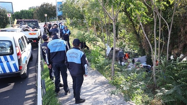 Bakırköy Belediyesi uygunsuz barınma alanlarına müdahale ediyor.