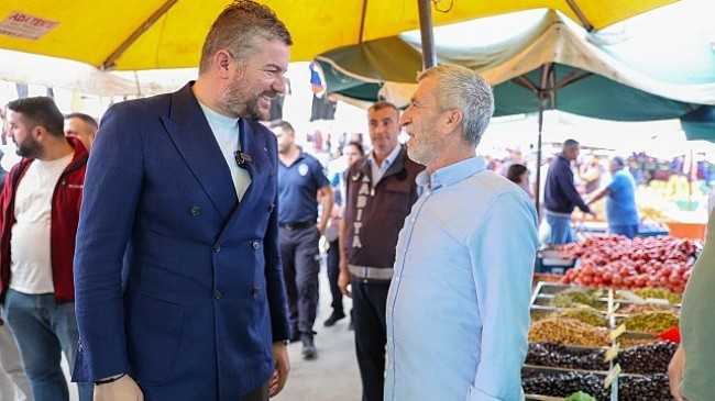 Buca Belediye Başkanı Görkem Duman, pazarcılarla kahvaltıda buluştu