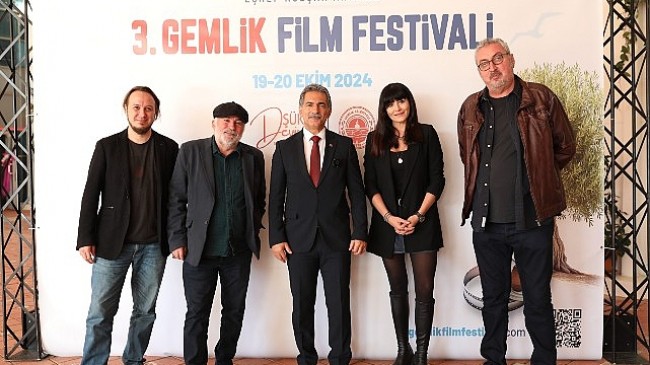 Festivalin açılış konuşmasını Gemlik Belediye Başkanı Şükrü Deviren yaptı.