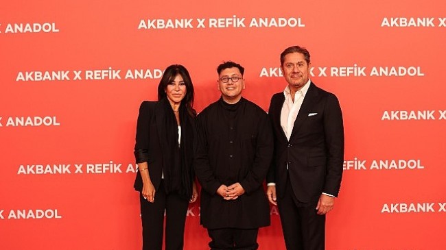 İş ve Sanat Dünyası Refik Anadol’un Akbank’a Özel Eserinin Açılışında Buluştu