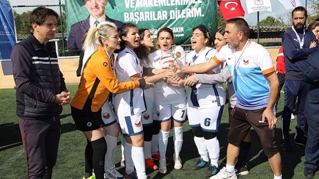 Kadınlar futbol oynarsa dünya yerinden oynar