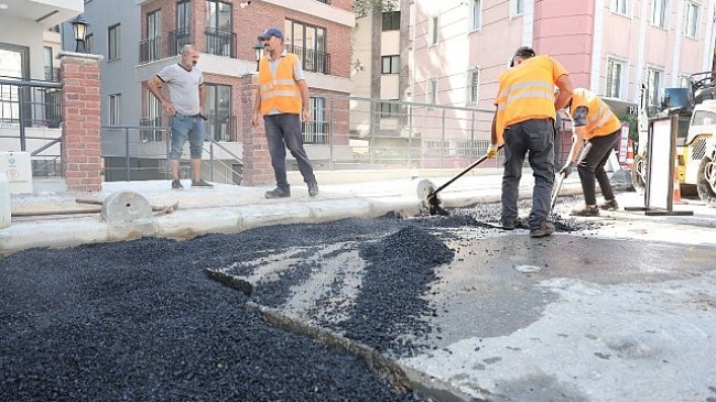 Mahalleliler talep ediyor, Bakırköy Belediyesi yapıyor.