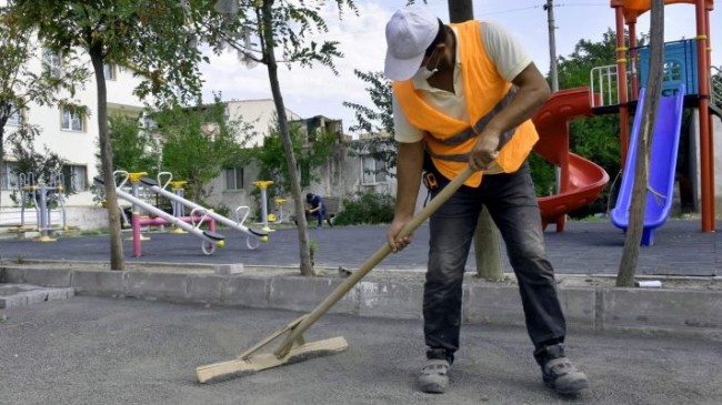 Aliağa Belediyesi Yeni Şakran’da sokakları yeniliyor