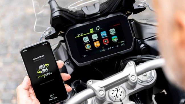 Bosch: Dünyanın motosikletlere yönelik, ilk tam entegre bölünmüş ekranı yollarda