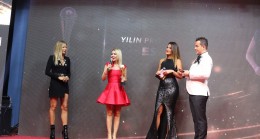 Esin Yum, yılın televizyon programcısı ödülünü aldı