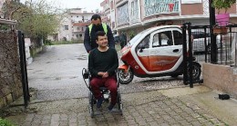 Büyükşehir’den engelli vatandaşa tekerlekli sandalye