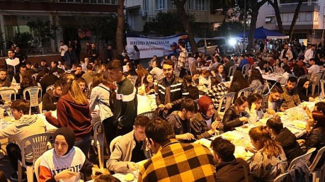 Aydın Büyükşehir Belediyesi’nin İftarına Öğrenciler Akın Etti