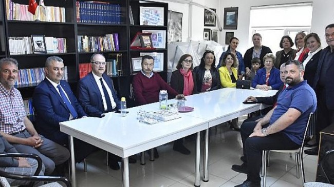 Belediye Başkanı Ulaş Yurdakul Atatürkçü Düşünce Derneği Kuruluşunun 33. Yılı Sebebiyle Lerzan Baykal’ı Ziyaret Eti