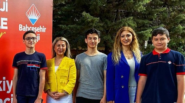 2022-LGS’de 16 Türkiye Birincisi Bahçeşehir Kolejinden !