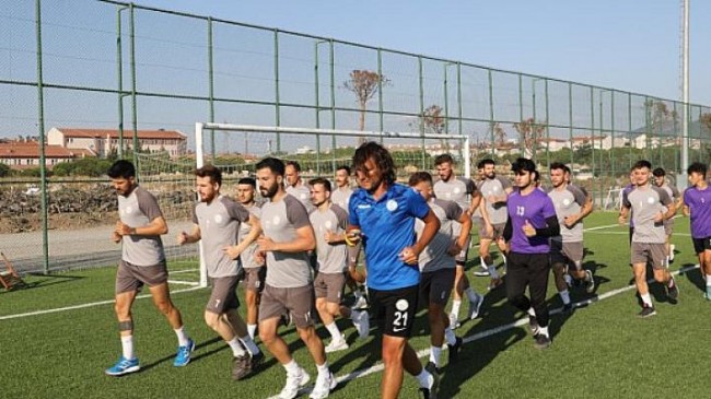 Burhaniye Belediyespor Futbol takımı yeni sezon için top başı yaptı .