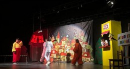Van Büyükşehir Belediyesi İlkokul Öğrencilerini Tiyatro İle Buluşturuyor