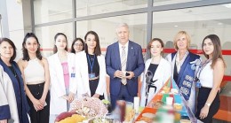 Rektör Prof. Dr. Budak, Karşıyaka Sağlık Bilimleri Fakültesinde topluluk stantlarını ziyaret etti