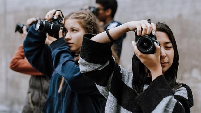 Canon, genç yeteneklere fotoğrafçılık konusunda ilham ve eğitim vererek gelişimlerini desteklediği Gençlik Programı’na (Young People Programme) Türkiye’de TOÇEV iş birliği ile başlıyor