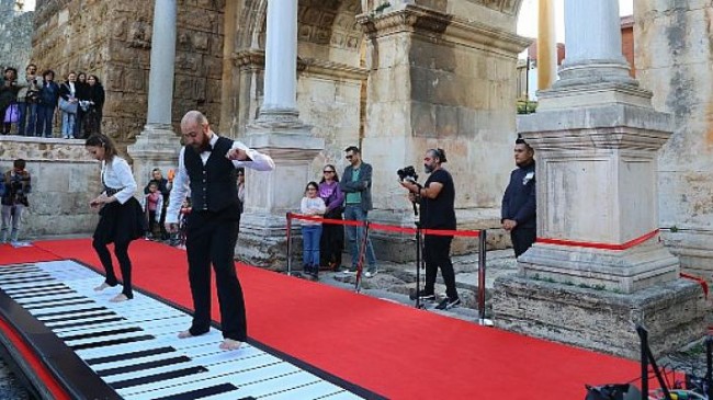 İlk kez Türkiye’ye gelen Il Grande Piano, Antalya’da müzikseverlerle buluştu