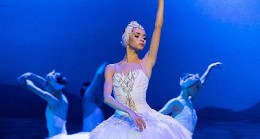 Moskova Devlet Akademik Klasik Bale Tiyatrosu, Kuğu Gölü ile İzleyenleri Büyüledi