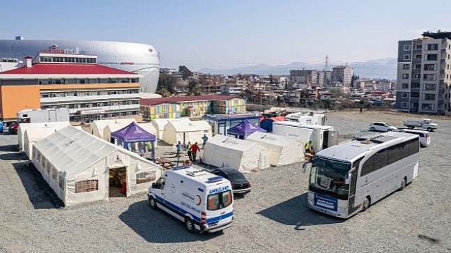 İzmir Büyükşehir Belediyesi Hatay'da mobil ameliyathaneli sahra hastanesi kurdu