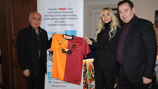 Fatih Terim’in imzalı formasını 100 bin liraya Fenerbahçe kongre üyesi satın aldı…