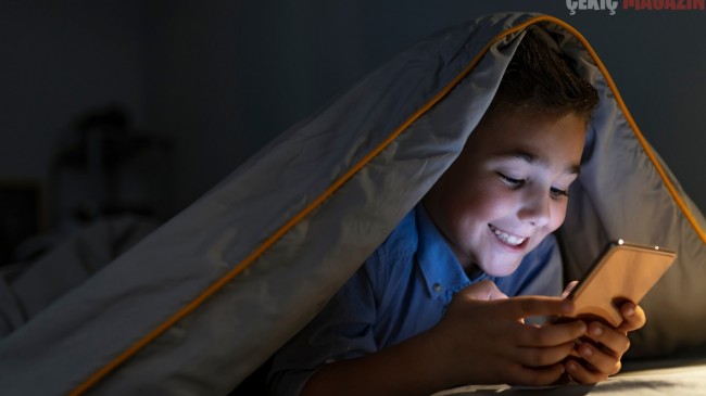Çocuklar günde 4,5 saat telefon başında ve en çok sosyal medya uygulamalarını kullanıyorlar