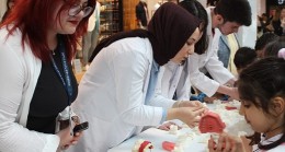 İzmir'in Balçova İlçesindeki Öğrenciler Dokuz Eylül Üniversitesi Diş Hekimliği Fakültesiyle Ağız ve Diş Sağlığına Kavuşuyor