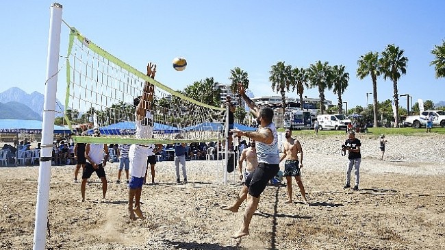 Antalya Büyükşehir'den plaj voleybolu turnuvası