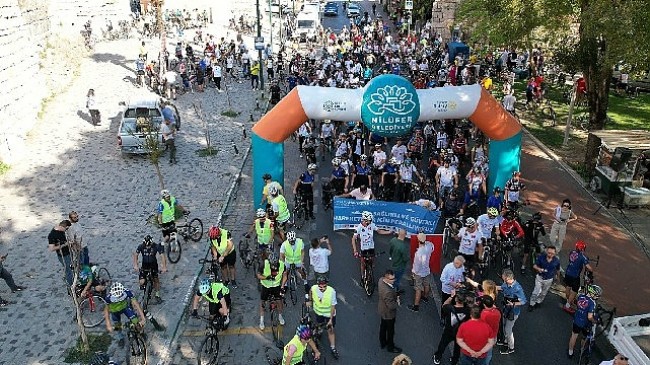 Cumhuriyet için Tophane'den Mudanya'ya pedalladılar