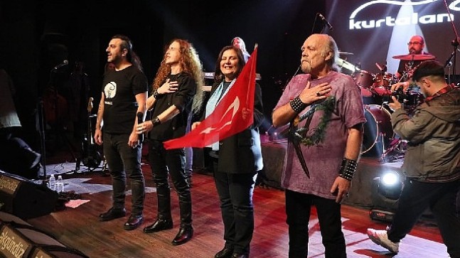 Aydın Büyükşehir Belediyesi Cem Karaca ve Barış Manço'yu Kurtalan Ekspres konseriyle andı