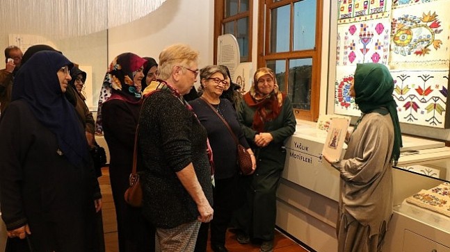Kocaeli'nin 65 yaş üstü çınarları Yerel Kültür Müzesinde;  Çocukluklarını hatırladılar