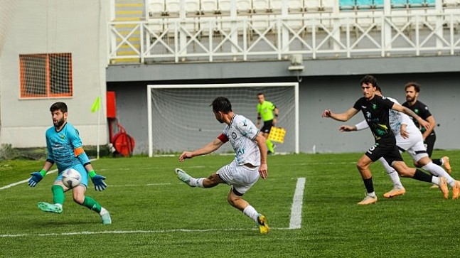 Nilüfer Altınova'ya gol yağdırdı